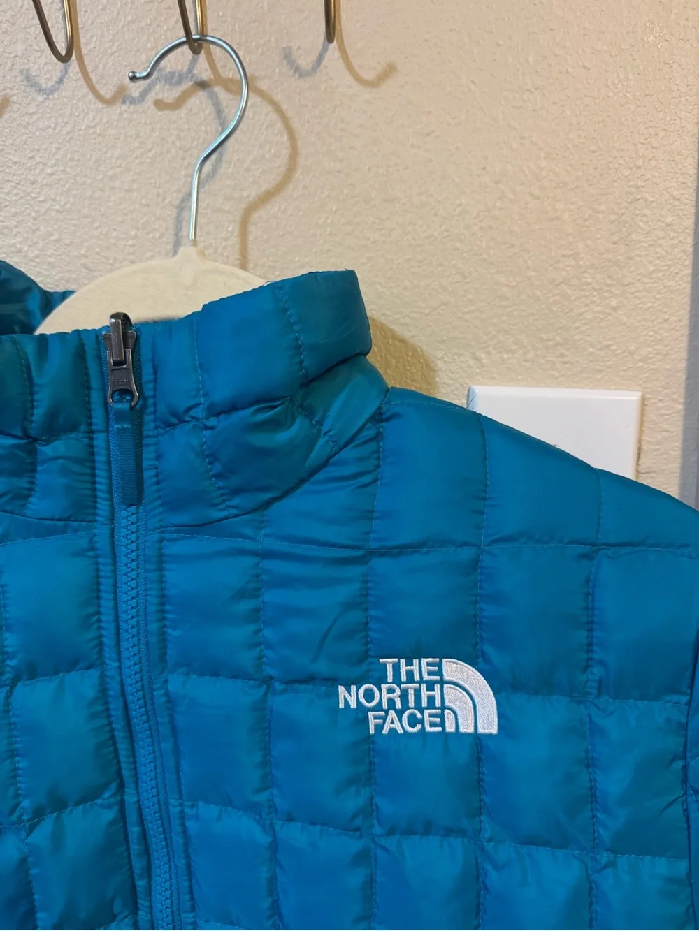 NWT The North Face men’s Blue Lightweight Insulated Jacket Size S